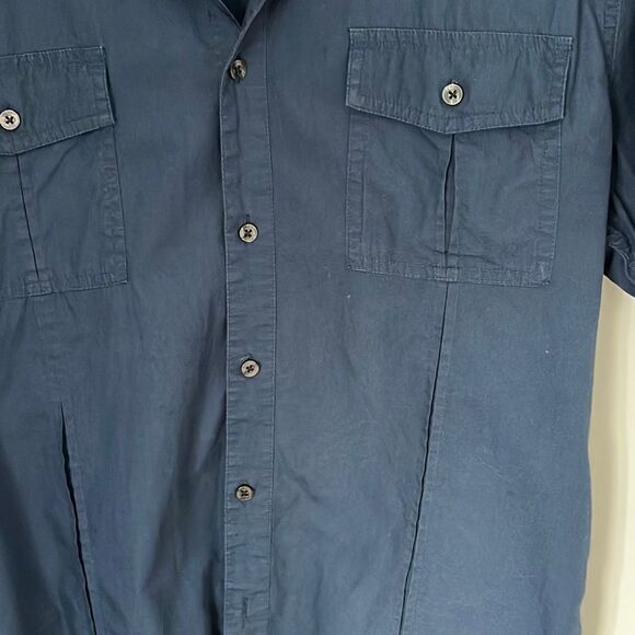 Men’s Perry Ellis Navy Short Sleeve Button Down. Size Medium - Picture 4 of 5